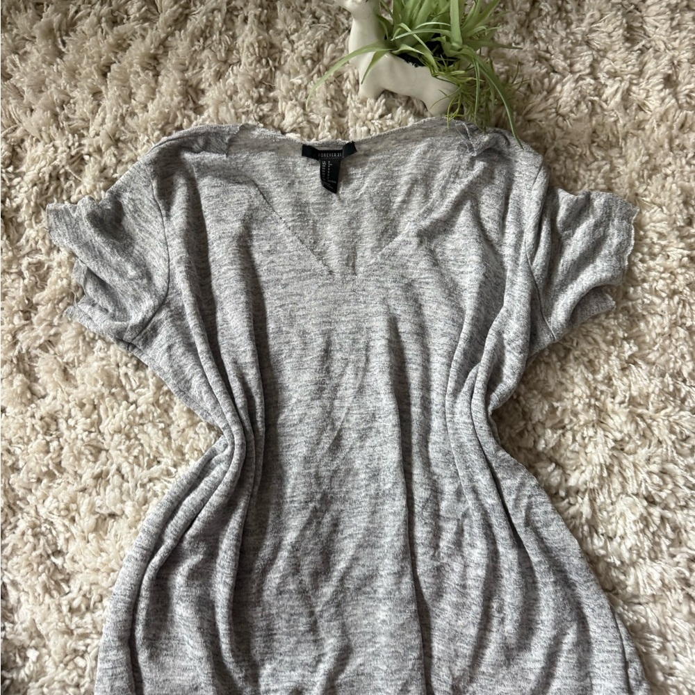 Forever 21 Light Gray Short Sleeve Tee